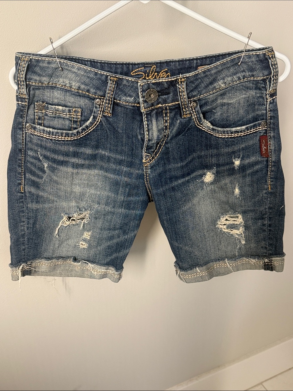 Silver Jeans W25 Distressed Blue Denim Shorts for Women